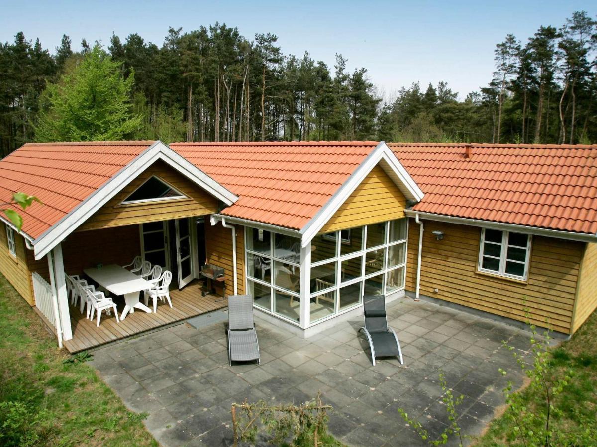 10 Person In Aakirkeby * Vester Somarken