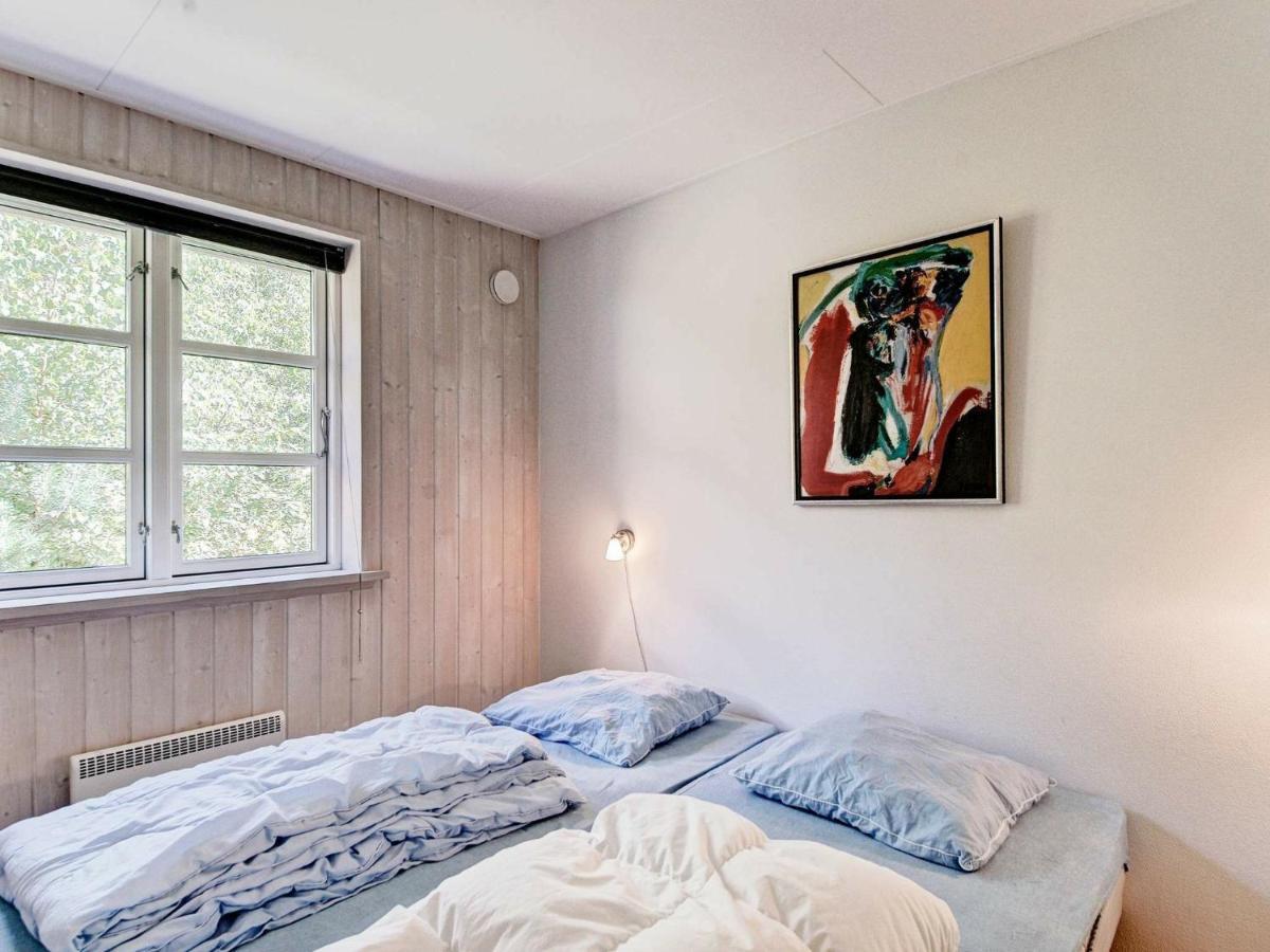 10 Person In Aakirkeby Vester Somarken